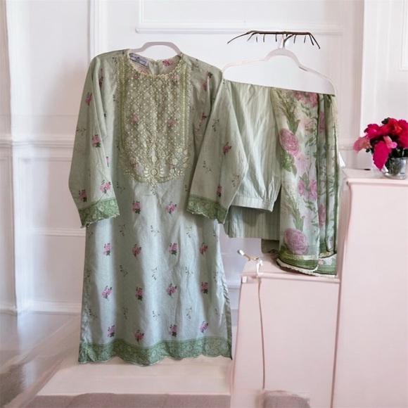 Bonanza Satrangi Tops - Floral Embroidered Green 3Pc Dress